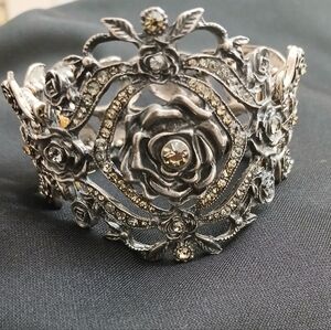 Vintage-Inspired Metal Rose Bracelet